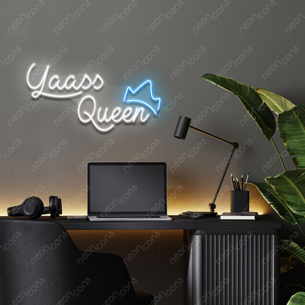 "Yaass Queen" LED Neon by Neon Icons